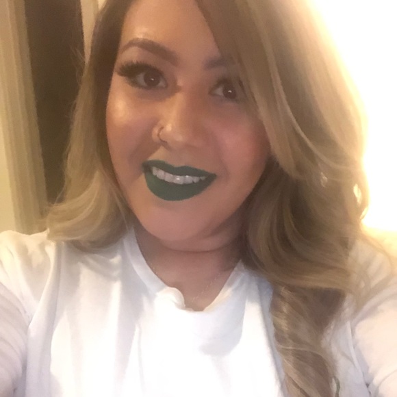 Meet your Posher, Melissa - Picture 2 of 3